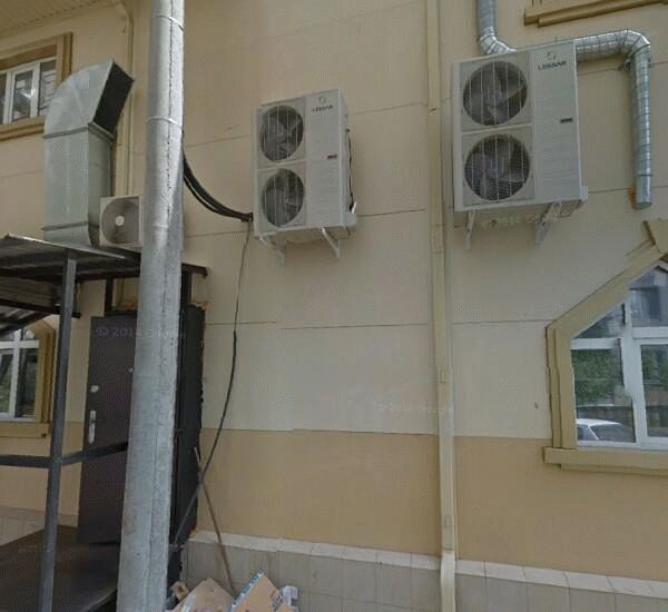 Банкомат Московского Индустриального банка по адресу пр. Чекистов, д. 15/2 (ТЦ «Версаль»)