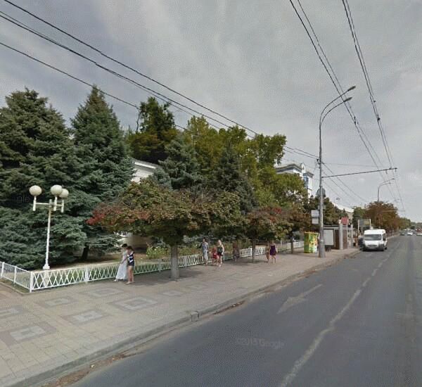 Банкомат Гута-Банка по адресу ул. Ставропольская, д. 75/2, салон сотовой связи «Связной»